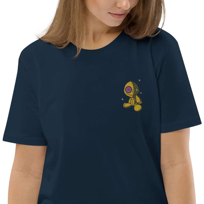 Unisex-Bio-Baumwoll-T-Shirt N°1 featuring a stylish design on navy fabric, made from 100% organic cotton, worn by a model.