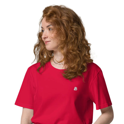 Person wearing Unisex-Bio-Baumwoll-T-Shirt N°2 in red, showcasing sustainable fashion, 100% organic cotton, mid-fit design.
