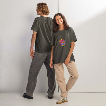 Models wearing an Oversized-Unisex-T-Shirt with vintage look and colorful print, perfect for streetwear fashion, made of 100% cotton.