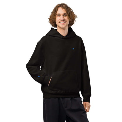 Schwerer Oversized Hoodie with comfortable fleece, worn by a person, ideal for lounging. No drawstrings, breathable material.