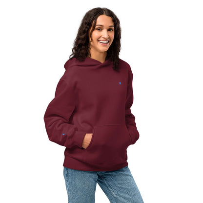 Schwerer Oversized Hoodie in burgundy with soft fleece, worn by woman in jeans, showcasing breathable comfort and casual style.