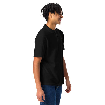 Man wearing black Unisex Piqué-Poloshirt N°0 with classic fit and collar, made of durable cotton fabric, perfect for any occasion.
