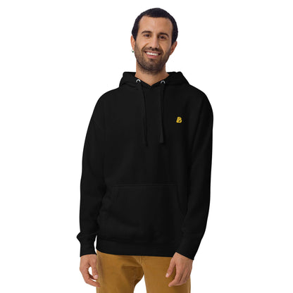 Man wearing Unisex-Kapuzenpullover N°50, black hoodie with front pocket and hood, ideal for cool evenings.