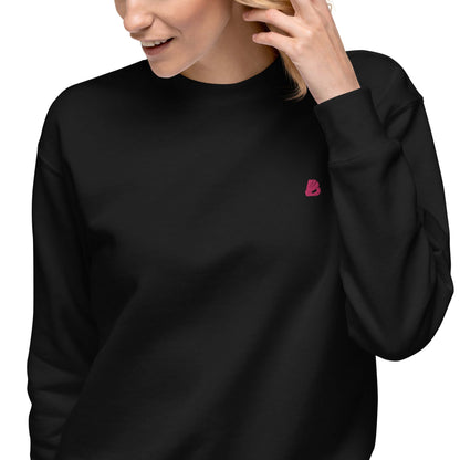 Unisex-Premium-Pullover N°1 in black worn by a person, featuring classic sweatshirt style with ribbed crew neck and long sleeves.