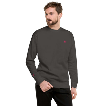 Man wearing Unisex-Premium-Pullover N°1 with ribbed neckline and cuffs, perfect for streetwear, featuring soft fleece interior for everyday comfort.