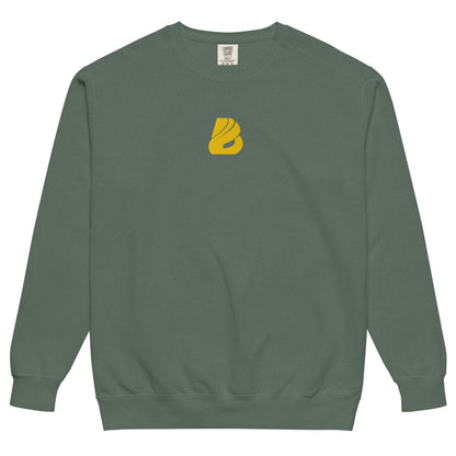 Unisex Pullover in vintage-washed green with relaxed fit, featuring a soft, worn-in feel, made from ring-spun cotton and polyester blend.