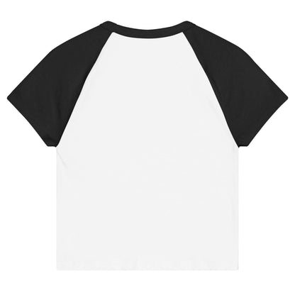 Kurz geschnittenes Feinripp-Raglan-T-Shirt für Damen, schwarz-weiß, Rückansicht, sportlich und vielseitig kombinierbar.