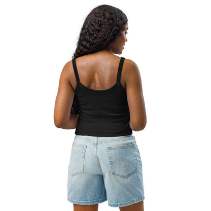 Rückansicht des Damen Tanktops mit feiner Rippstruktur N°0 in Schwarz, kombiniert mit Jeansshorts