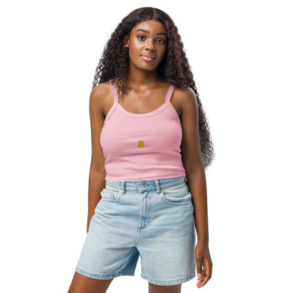 Woman wearing Damen Tanktop mit feiner Rippstruktur N°0 in pink with denim shorts, featuring soft Airlume cotton and wide straps.