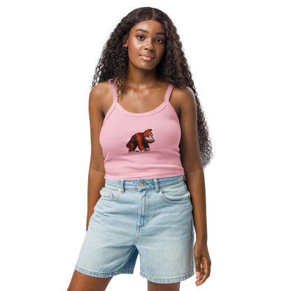 Woman wearing pink Damen Tanktop mit feiner Rippstruktur N°1 and blue denim shorts standing against white background.