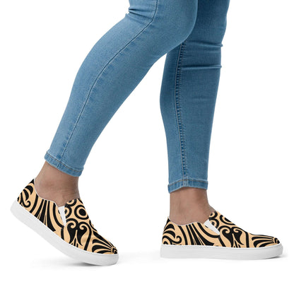 Person wearing Damen-Canvas-Slipper N°0 with stylish pattern and comfortable design, ideal for completing an outfit.