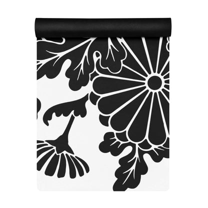 Yoga-Matte N°0 with black and white floral design, featuring a non-slip rubber base and soft microvelour surface for stability and comfort.