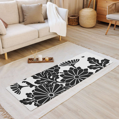 Yoga-Matte N°0 with black floral design, featuring non-slip rubber base and soft microvelour surface, ideal for stability and comfort.