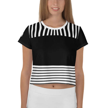 Woman wearing Allover-Crop-T-Shirt N°1 with black and white striped design, made of polyester and elastan for comfort.