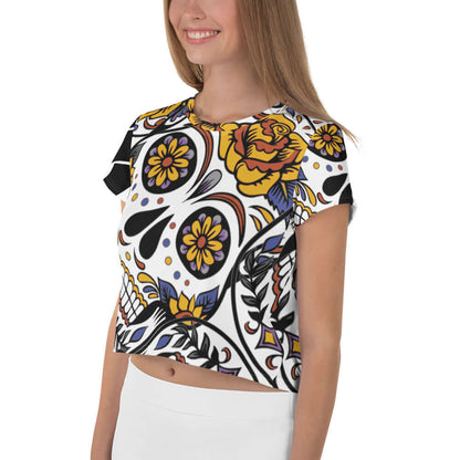 Woman wearing Allover-Crop-T-Shirt N°4 with vibrant floral design, made of 95% polyester and 4% elastane, showcasing four-way stretch fabric.