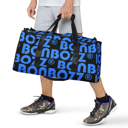 Man carrying blue Weekender N°25 duffel bag with bold black text design.