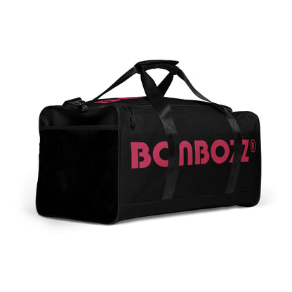 Weekender N°22 black duffel bag with pink logo, perfect for travel, gym, or daily use, featuring multiple pockets and adjustable shoulder straps.