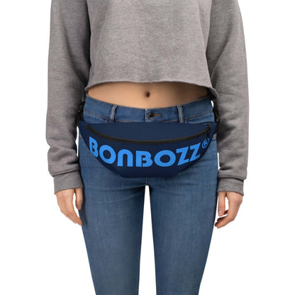 Woman wearing Gürteltasche N°26 in blue with Bonbozz logo, featuring an adjustable strap and inner pocket for hands-free convenience.