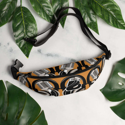 Gürteltasche N°28 with adjustable strap and inner pocket on a tropical leaf background, ideal for festivals and travel.