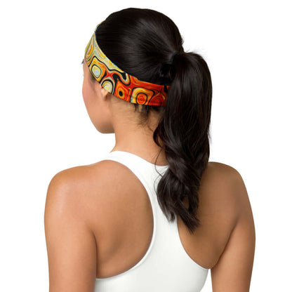 Stilvolles Stirnband N°0, ideal für Training oder Abendlooks, zeigt Rückansicht mit buntem Design auf dunklem Haar.