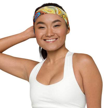 Model wearing colorful Stirnband N°0, perfect for both workouts and casual Friday night looks, featuring moisture-wicking fabric.