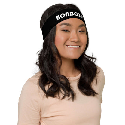 Woman wearing Stirnband N°2, soft and stretchy headband ideal for training and stylish evening looks, black with brand logo.