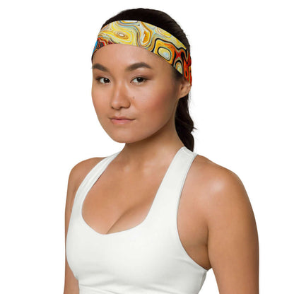 Model wearing Stirnband N°0 with colorful design, perfect for both training and stylish outings, made from soft, stretchy fabric.