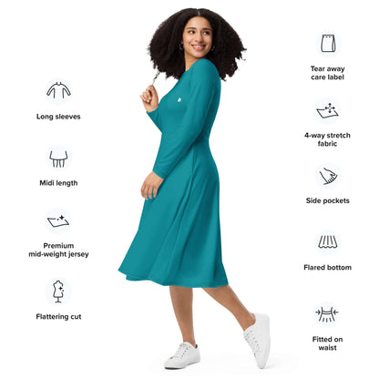 Woman wearing Langärmliges Midikleid mit Allover-Druck N°3, teal color, long sleeves, flattering fit, side pockets, flared bottom.