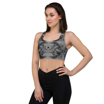 Longline-Sport-BH N°2, grauer Sport-BH für Damen, ideal für Joggen und Krafttraining, Modell trägt schwarzen Sport-BH