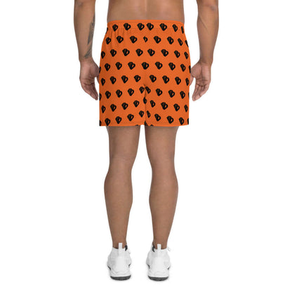 Model wearing Lange Allover-Sport-Shorts für Herren N°4 featuring orange print, back view