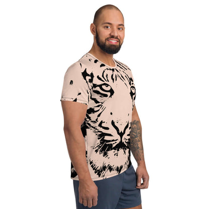 Allover-Sport-T-Shirt für Herren N°0 with tiger print design, worn by a male model, highlighting moisture-wicking fabric for workouts.