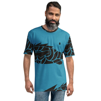 Man wearing Herren-T-Shirt N°2 in blue with black pattern, showcasing comfortable fit and four-way stretch fabric.