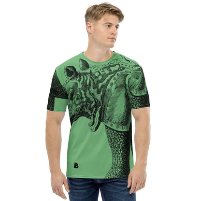 Herren-T-Shirt N°20 featuring a green and black abstract pattern, worn by a model, highlighting the shirt’s smooth and comfortable fit.