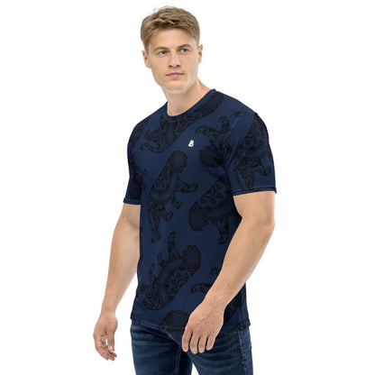 Herren-T-Shirt N°4 in navy, featuring a premium knit jersey fabric, worn by a male model, showcasing comfort and style.