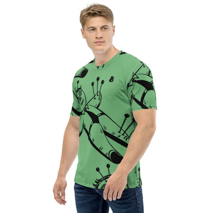 Model wearing Herren-T-Shirt N°12 in green with abstract design, showcasing the premium stretch fabric and smooth fit.
