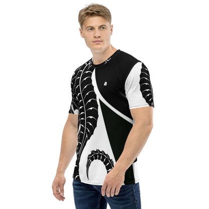 Herren-T-Shirt N°13 in schwarz-weißem Design, getragen von einem Mann, super glatt und bequem mit vier-Wege-Stretch für optimale Passform.