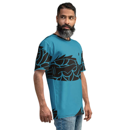 Man wearing Herren-T-Shirt N°2 in blue with black patterns, showcasing comfort and style, four-way stretch, regular fit.
