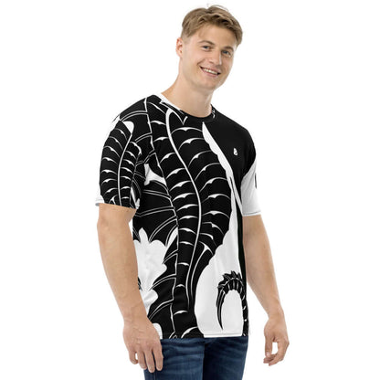 Herren-T-Shirt N°13 in black and white pattern, worn by male model, showcasing smooth, comfortable fabric with four-way stretch.