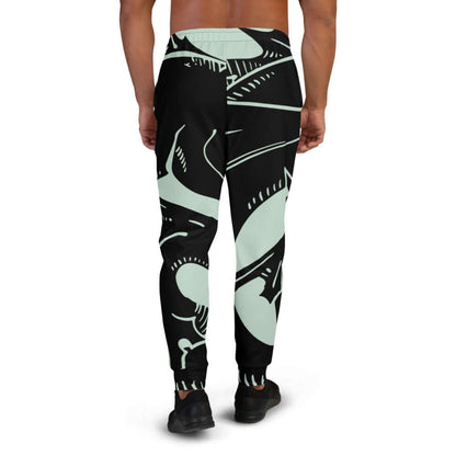 Back view of Herren-Jogginghose N°3, comfortable black jogging pants with stylish pattern and fleece interior for running or lounging.