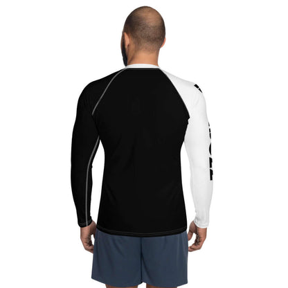 Back view of a man wearing the Herren-Rash-Guard N°4, a long-sleeve black and white rash guard, ideal for protection against the elements.