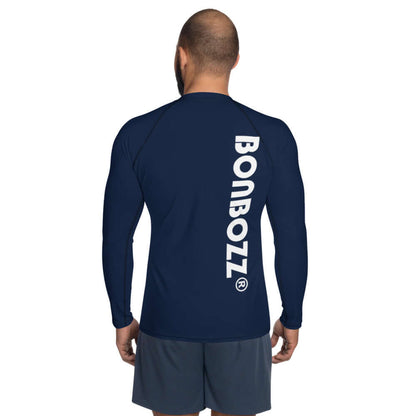 Rear view of a man in a dark blue Herren-Rash-Guard N°18 with 'BONBOZZ' written on the back.