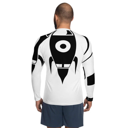 Herren-Rash-Guard N°24 in white with black rocket design, featuring long sleeves and ergonomic seams for sports and sun protection.