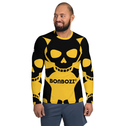 Man wearing Herren-Rash-Guard N°8 with a yellow skull design, providing comfort and protection from sun and wind.
