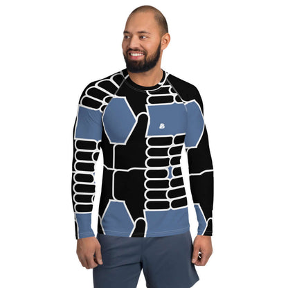 Herren-Rash-Guard N°12 worn by man, black and blue design, long sleeves, ergonomic seams, comfortable for outdoor sports protection.