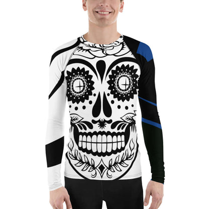 Man wearing Herren-Rash-Guard N°20 with skull design, long sleeves for sun and weather protection, comfortable ergonomic fit