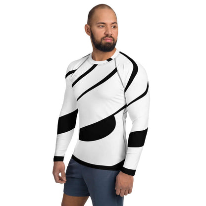 Herren-Rash-Guard N°0 in black and white design providing sun and wind protection, worn by a man standing confidently. Ideal for outdoor sports.