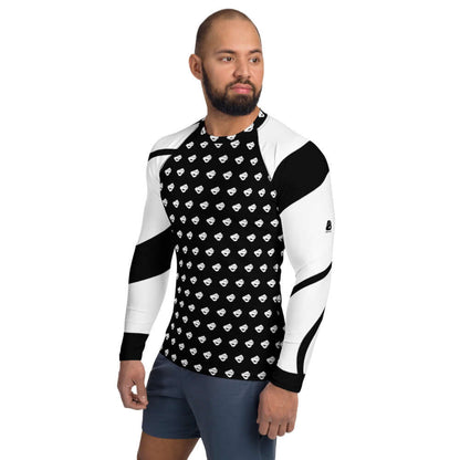 Man wearing Herren-Rash-Guard N°7 with black and white design.