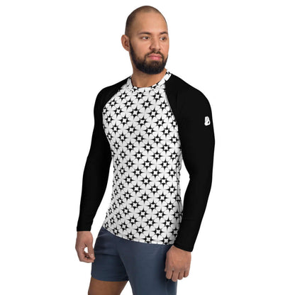 Man wearing Herren-Rash-Guard N°16 with black sleeves and geometric pattern, ideal for sun and wind protection during sports activities.