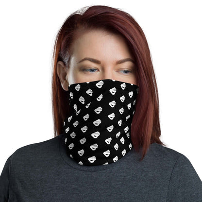 Person wearing Multifunktionstuch N°0 as face protection with black and white pattern, multifunctional accessory