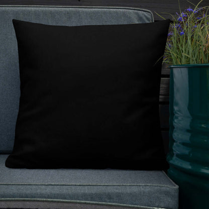 Premium-Kissen N°0 in elegantem Schwarz, luxuriöses Kissen mit verstecktem Reißverschluss und formstabiler Einlage, ideal für Wohnzimmer.